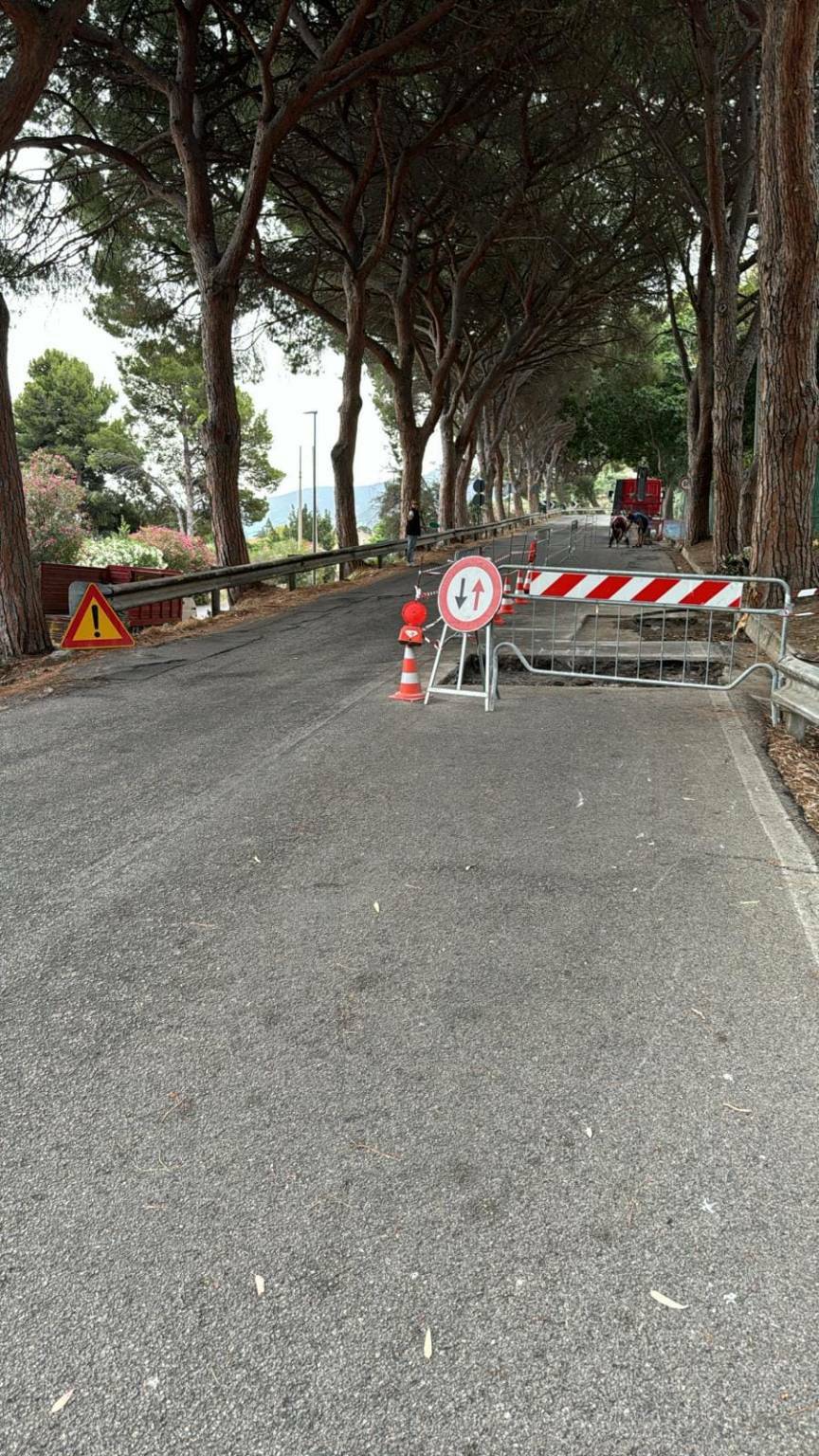 Lavori di manutenzione della  strada di via dietro Castello e pedonale Rocca