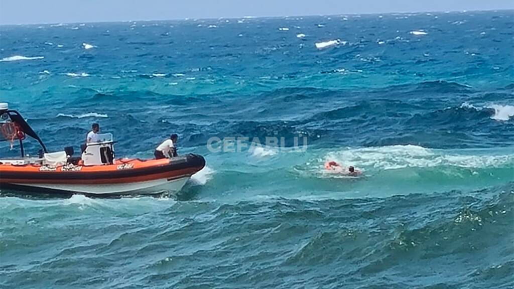 Bagnanti soccorsi in mare a Cefalù