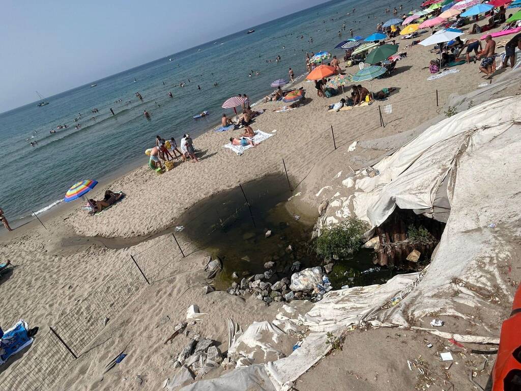 Spiaggia sporca Cefalù 